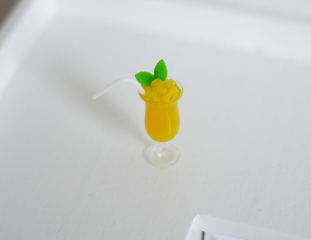 1:12 scale Dollhouse miniature summer drink, miniature beverage fountain drink - E085