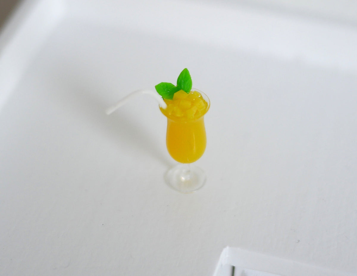 1:12 scale Dollhouse miniature summer drink, miniature beverage fountain drink - E085