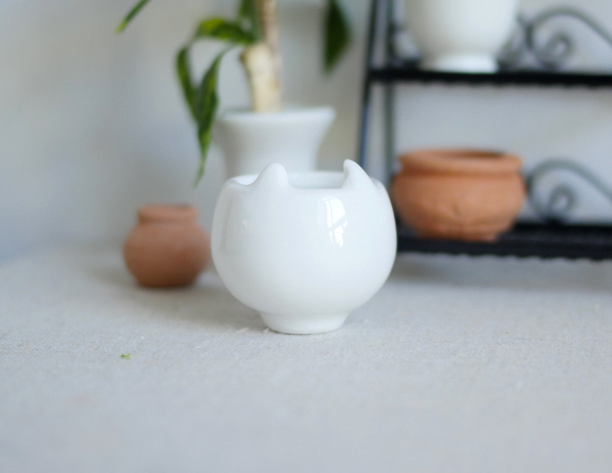 1:12 Scale Miniature Ceramic Globe Vase with Narrow Neck, 1-3/8 inch tall, DIY Dollhouse Supply (white)