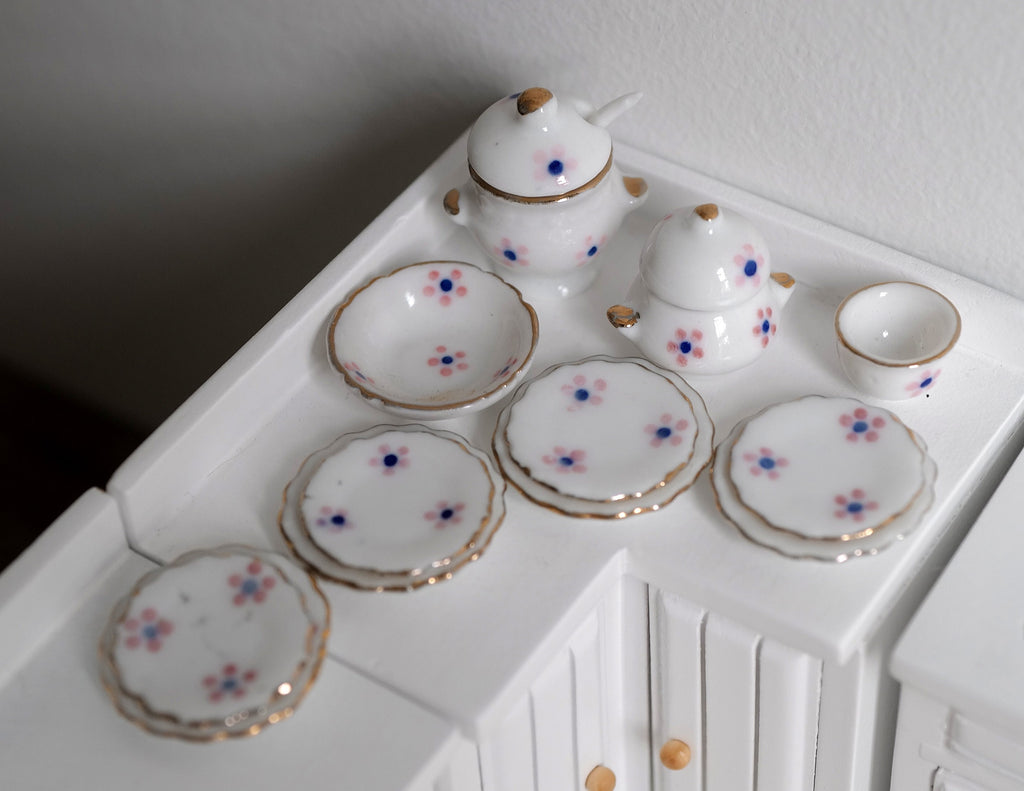 1:12 Scale Miniature Porcelain Dinner Set, Pink Floral Pattern, Set of 12, DIY Dollhouse Supply (white)