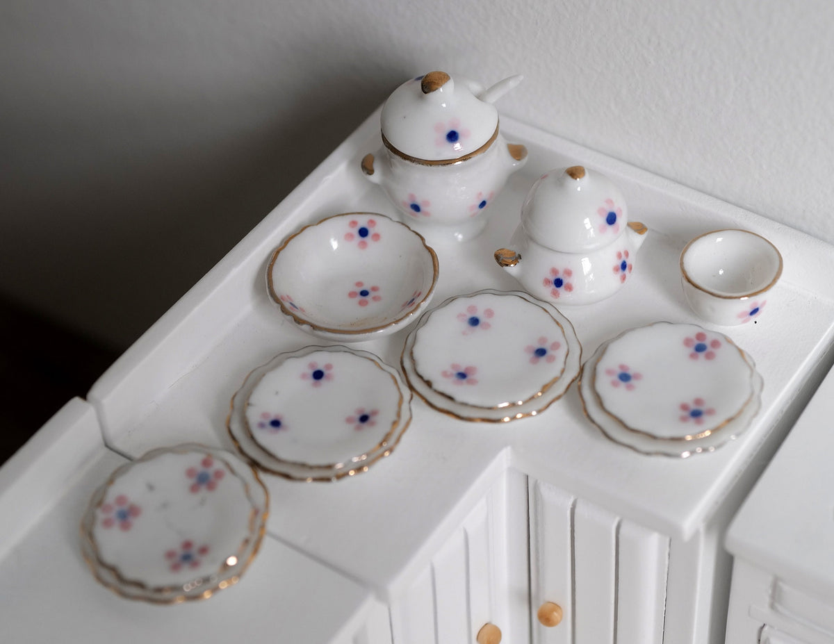 1:12 Scale Miniature Porcelain Dinner Set, Pink Floral Pattern, Set of 12, DIY Dollhouse Supply (white)
