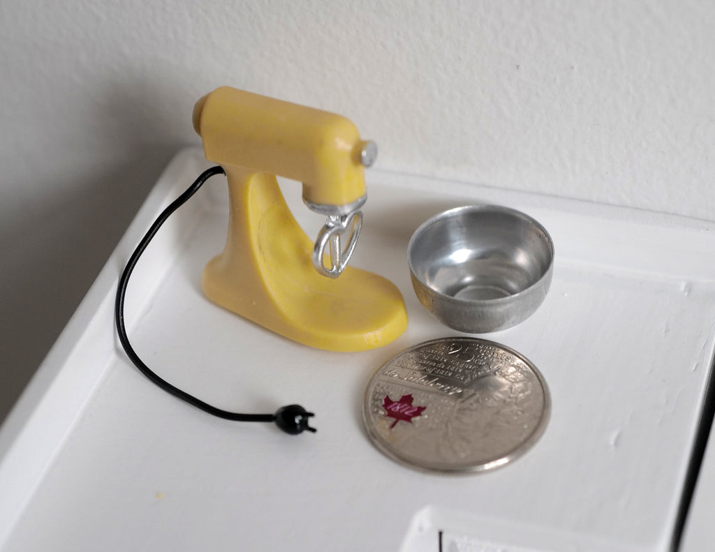 1:12 Scale Miniature Stand Mixer with Bowl, 1-1/4 inch tall, DIY Dollhouse Supply (yellow)
