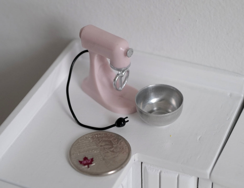 1:12 Scale Miniature Stand Mixer with Bowl, 1-1/4 inch tall, DIY Dollhouse Supply (pink)