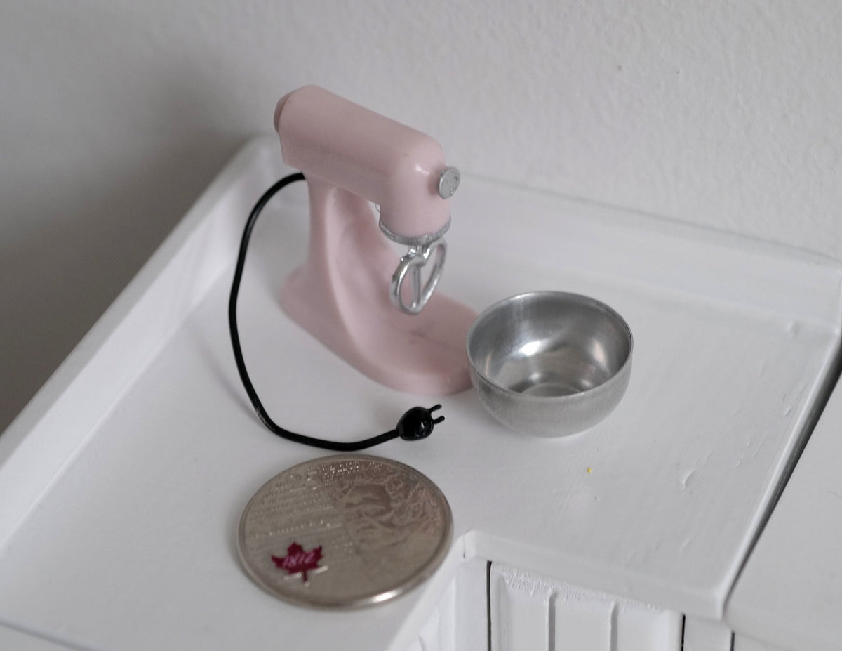 1:12 Scale Miniature Stand Mixer with Bowl, 1-1/4 inch tall, DIY Dollhouse Supply (pink)