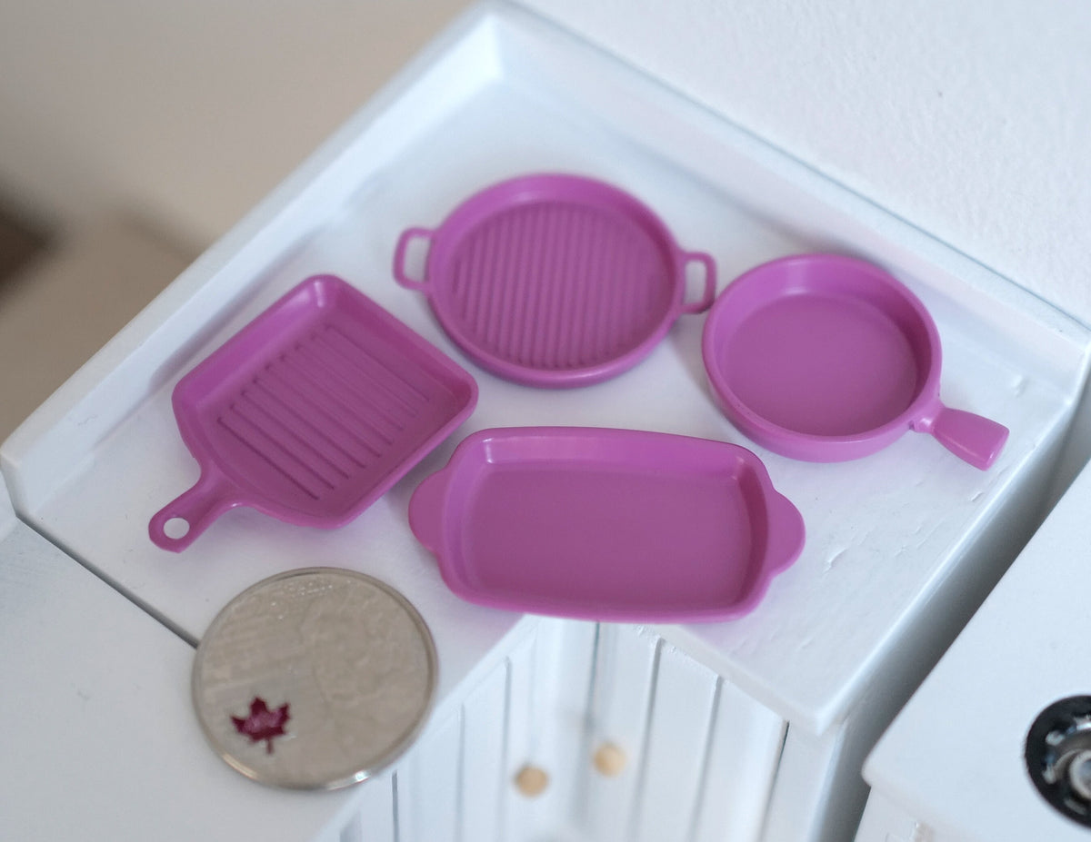 1:12 Dollhouse Miniature Metal Cooking Pan Cookware and Bakeware set 4-piece Round Baker, Square Skillet Grill, Baking Dish Baking Tray E060