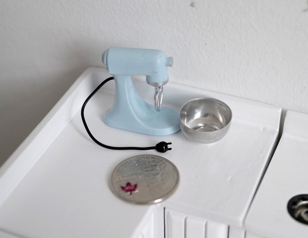 1:12 Dollhouse Miniature Dough Mixer / Kitchen Appliance (blue) - C057