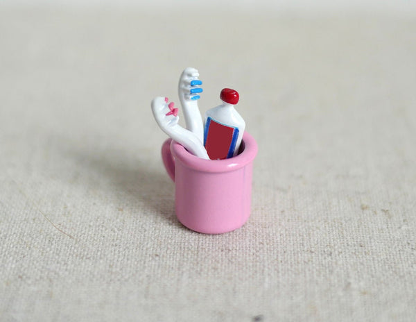 Dollhouse Miniature Toothpaste and Tooth Brush Toothbrush Set of 4 Dollhouse Bathroom - H034