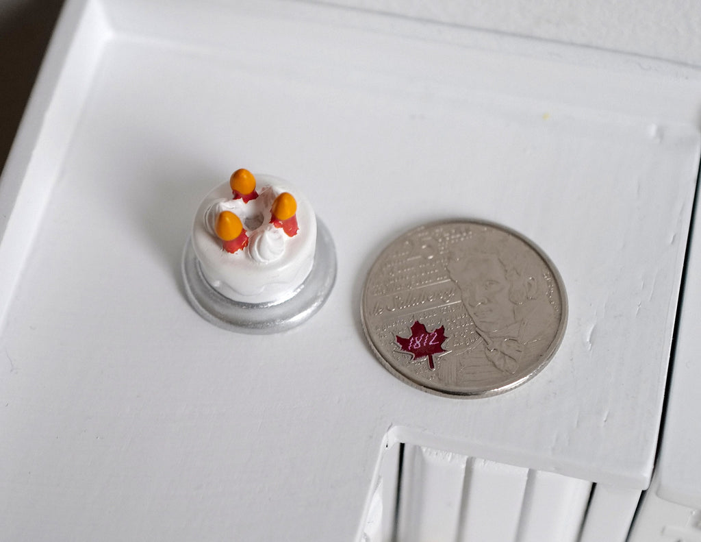 1:12 Scale Miniature Christmas Cake with White Icing and Orange Fruit, 13/16 inch dia., DIY Dollhouse Supply