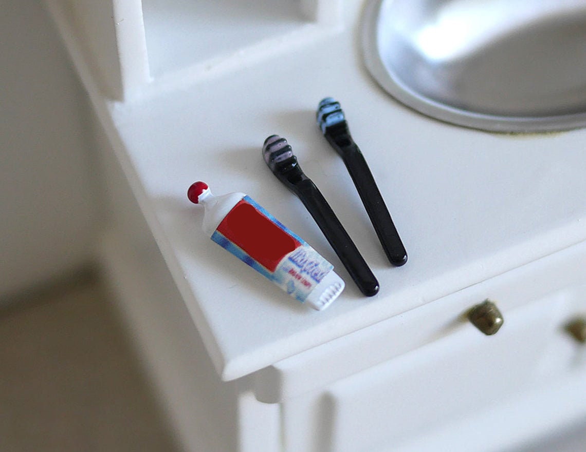 1:12 Scale Miniature Toothpaste and Toothbrushes, Set of 3, 13/16 inch long, DIY Dollhouse Supply