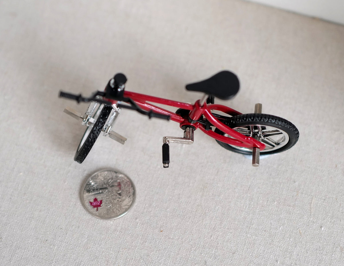 1:12 Scale Miniature Kid's BMX Bicycle, 3-15/16 inch long, DIY Dollhouse Supply (red)