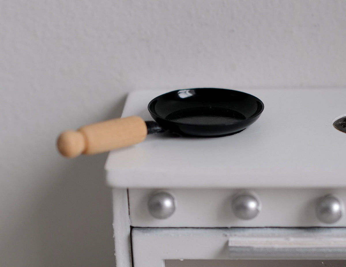 1:12 Scale Miniature Frying Pan with Wood Handle, 1-15/16 inch long, DIY Dollhouse Supply (black)