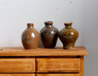 Vases pichets miniatures en céramique à l'échelle 1:12, formes assorties, lot de 3, hauteur de 2,5 à 3,5 cm, fourniture pour maison de poupée DIY (marron)