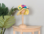 Chapeau cloche miniature à l'échelle 1:12 avec support en bois, motif patchwork floral, 5,2 cm de haut, fourniture pour maison de poupée DIY