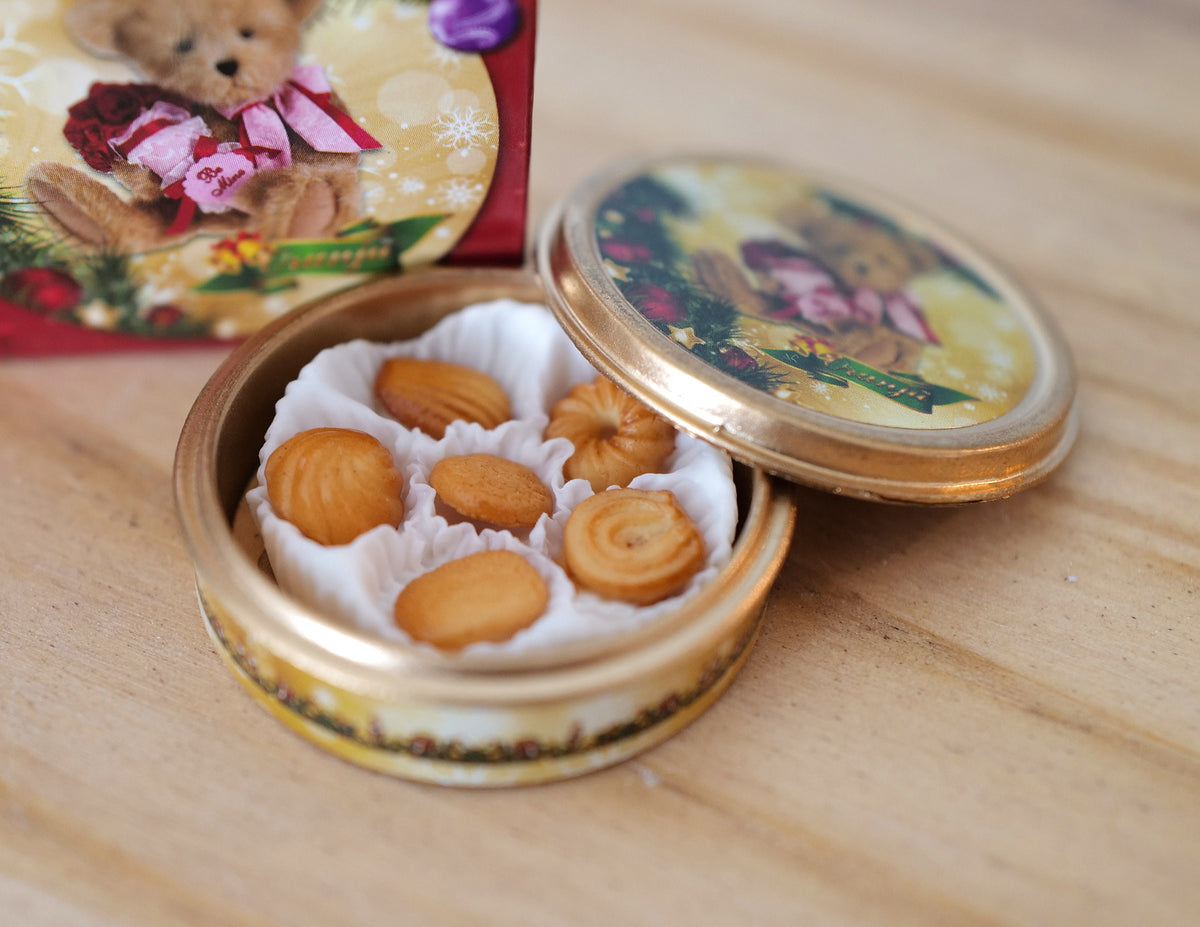 1:12 Scale Miniature Butter Cookie Tin with Box, 7 Cookies, 1-1/2 inch dia., DIY Dollhouse Supply (gold)