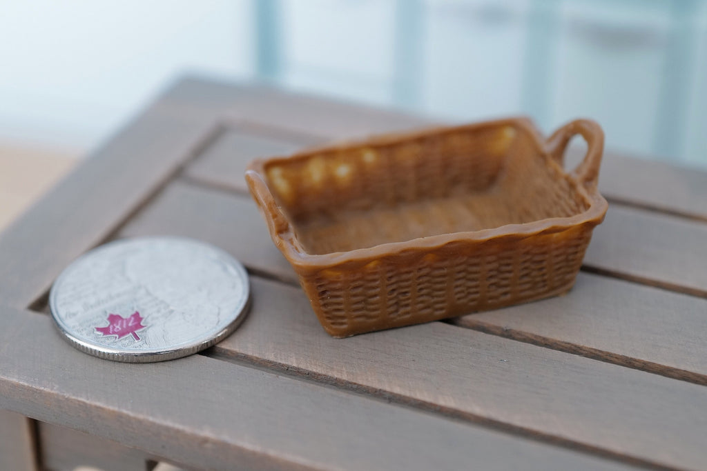 1:12 scale Dollhouse Supplies Miniature basket - D062