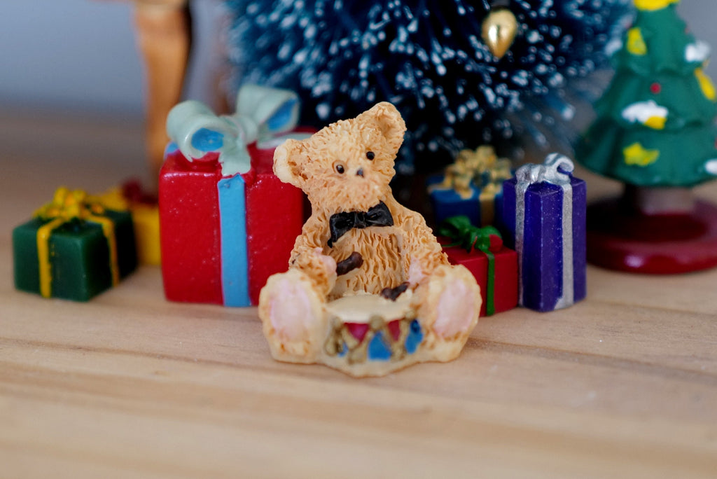 1:12 Scale Miniature Christmas Teddy Bear Playing a Drum, Sitting, 1-3/16 inch tall, DIY Dollhouse Supply (tan)