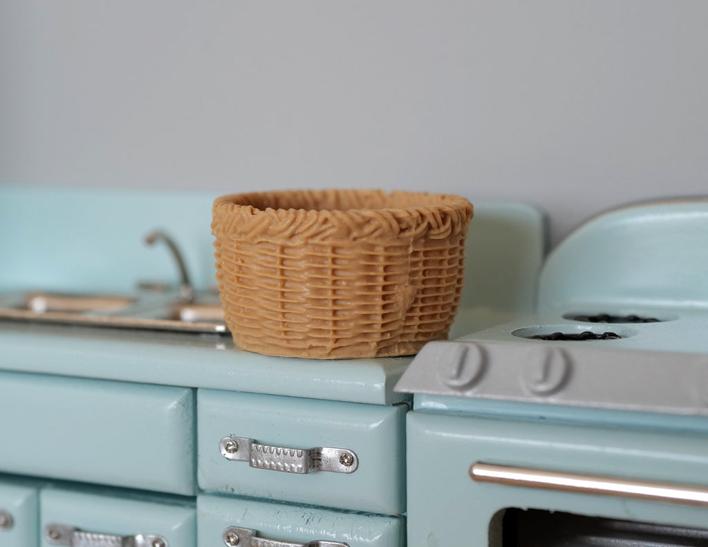 1:12 Scale Miniature Round Woven Basket, 1-3/16 inch dia., DIY Dollhouse Supply (natural)