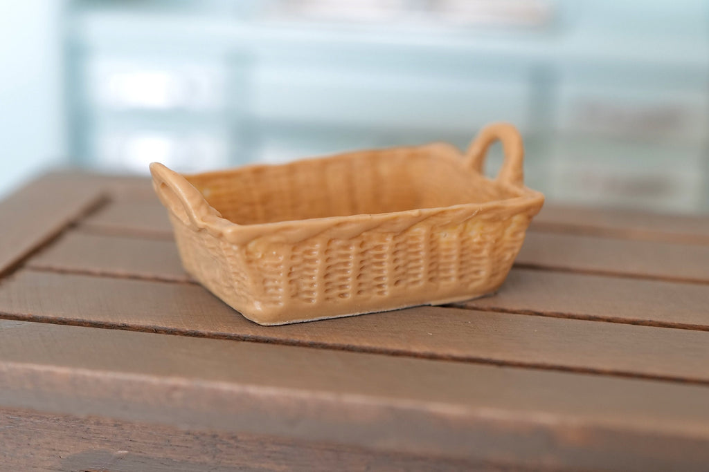 1:12 scale Dollhouse Supplies Miniature basket - D062