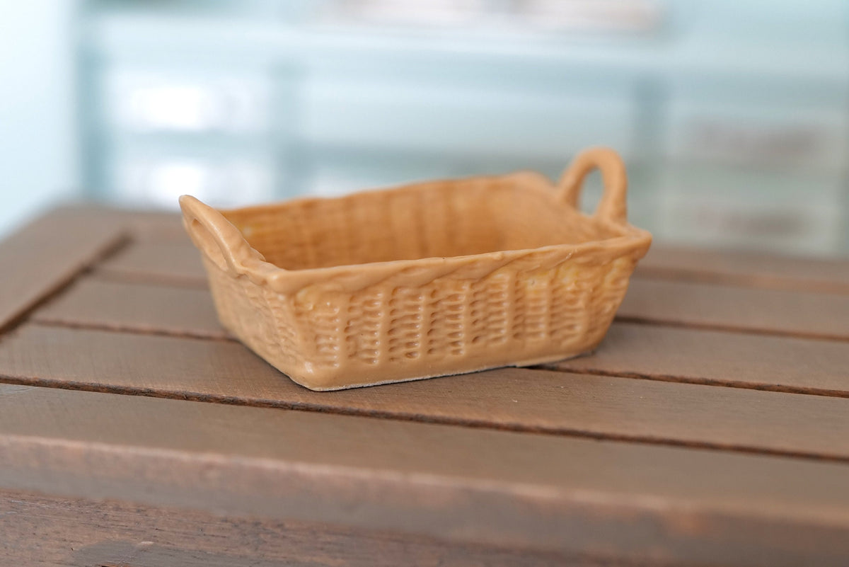 1:12 scale Dollhouse Supplies Miniature basket - D062