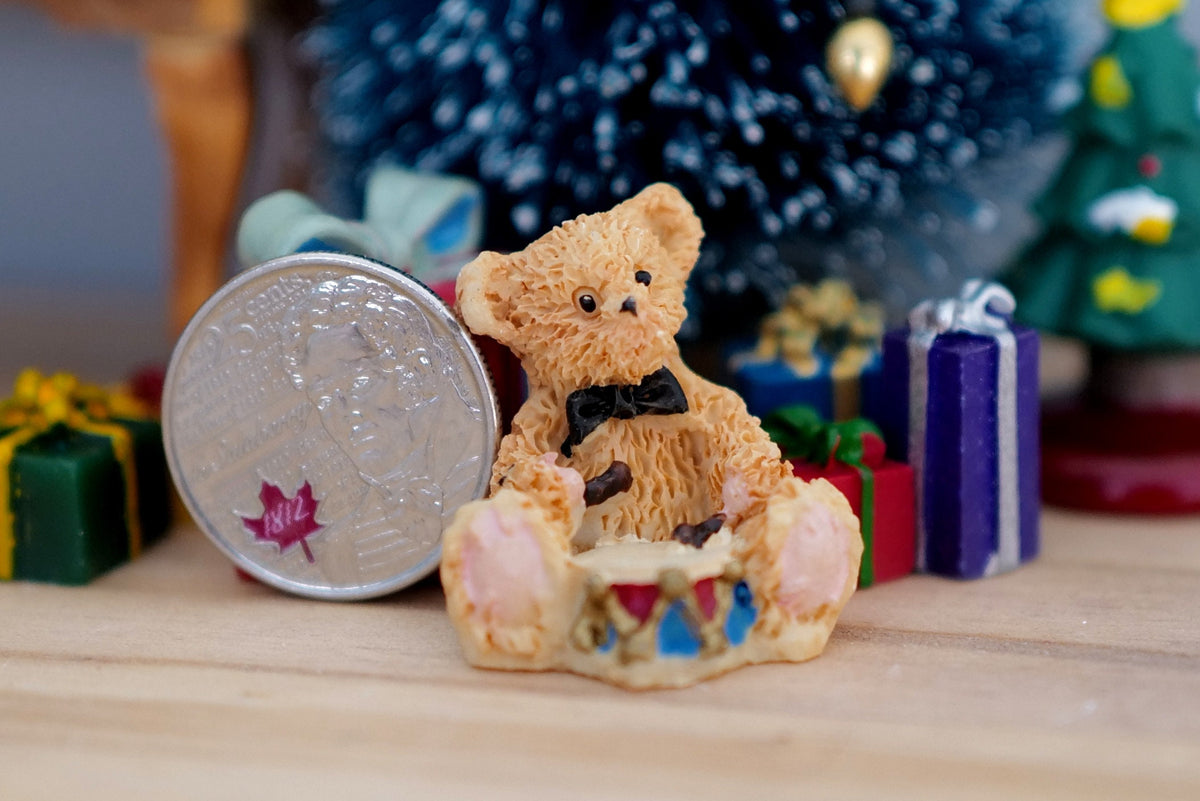 1:12 Scale Miniature Christmas Teddy Bear Playing a Drum, Sitting, 1-3/16 inch tall, DIY Dollhouse Supply (tan)