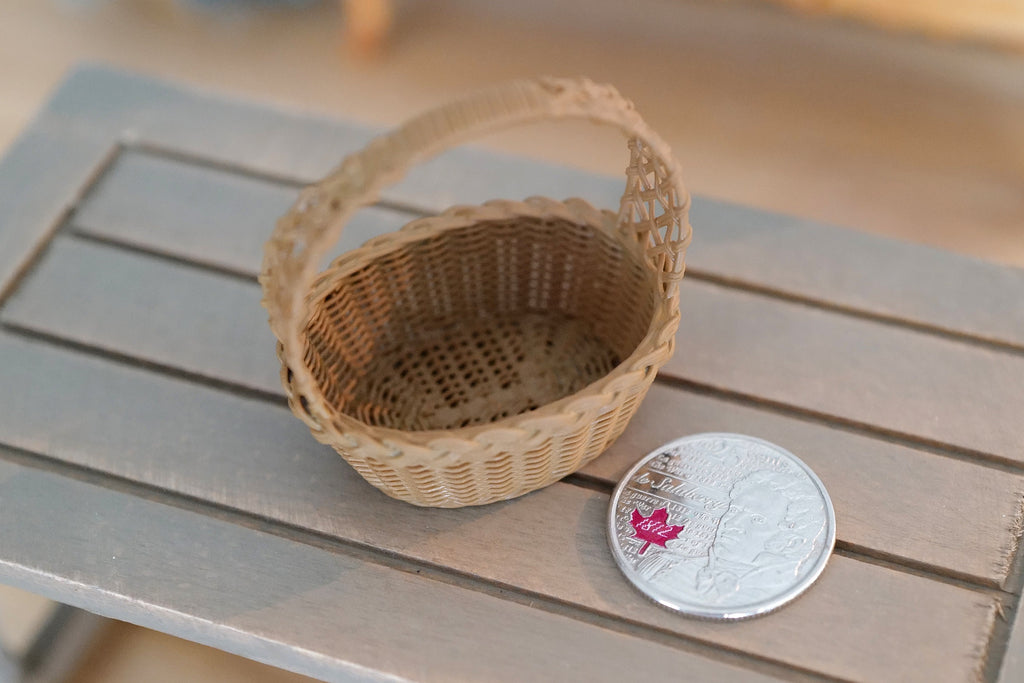 1:12 scale Dollhouse Miniature basket C022
