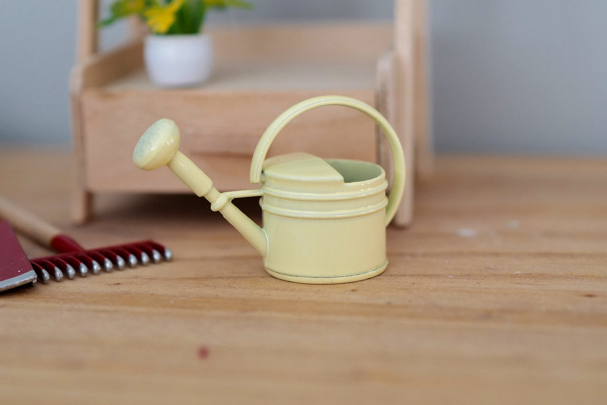 1:12 Dollhouse gardening accessories miniature metal flower watering pot with spray nozzle and handle F095