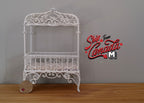 Miniatura a escala 1:12 de cuna de bebé de metal con dosel de volutas, 5-7/8 inch de alto, suministros DIY para casa de muñecas (blanco)