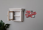 Armoire à pharmacie miniature en bois à l'échelle 1:12 avec porte et étagères, sommet en couronne, 4,8 cm (1-7/8 po) de hauteur, fournitures pour maison de poupée DIY (blanc)