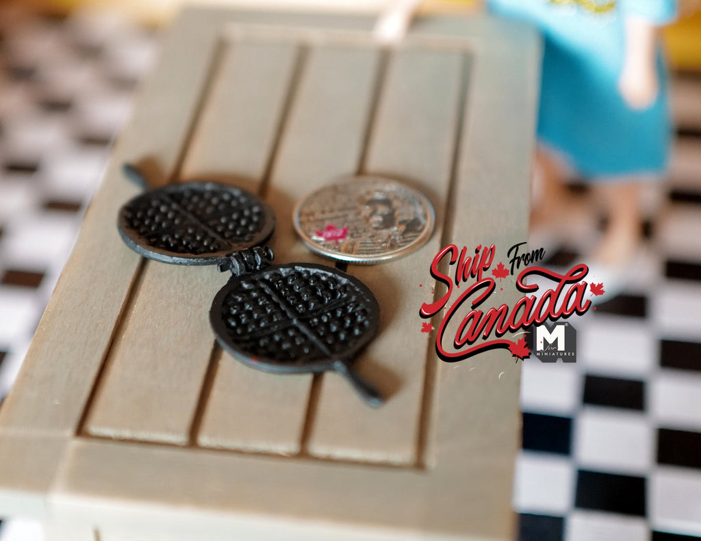 1:12 Scale Miniature Round Waffle Iron, Hinged, 1-1/2 inch long, DIY Dollhouse Supply (black)