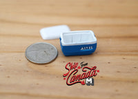 1:12 Dollhouse Miniature Small Cooler with Lid F029