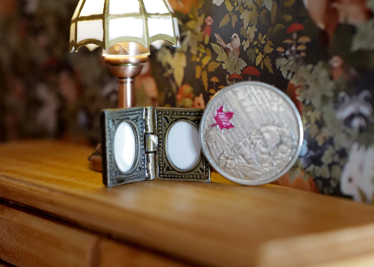 1:12 Dollhouse Miniature Small Metal Oval Folding Photo Frame -B053