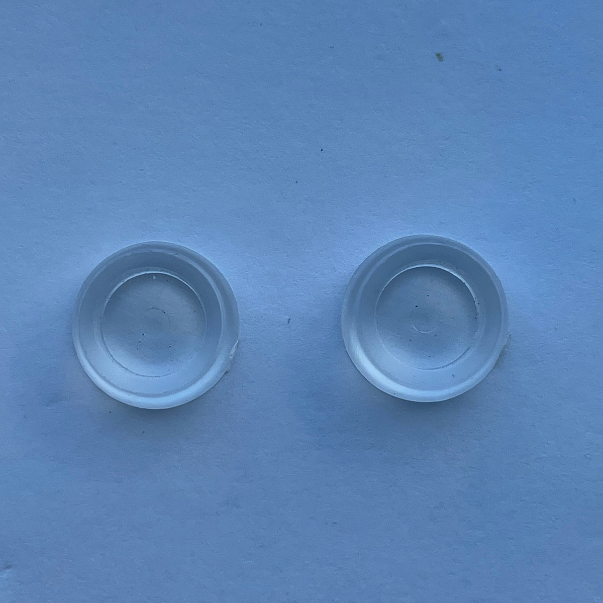 1:12 Scale Miniature Clear Pet Food Bowls, Set of 2, 11/16 inch dia., DIY Dollhouse Supply (small)