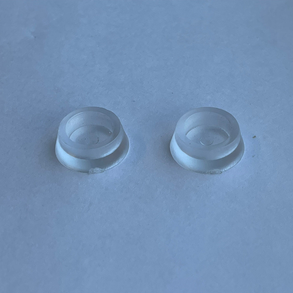 1:12 Scale Miniature Clear Pet Food Bowls, Set of 2, 11/16 inch dia., DIY Dollhouse Supply (small)