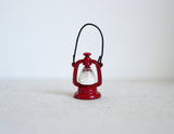 1:12 dollhouse miniature metal kerosene lamp lantern, outdoor lighting outdoor light lamplight camping light lantern (Red) - C084