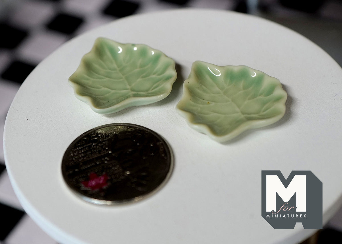 1:12 Dollhouse Supplies Miniature Plate set of 2 - A075