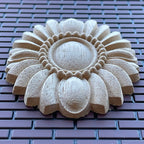 Rosace de plafond ovale miniature à motif floral, non peinte, pour maison de poupée à l'échelle 1:12, avec centre perlé, 10 cm de long (grande taille)