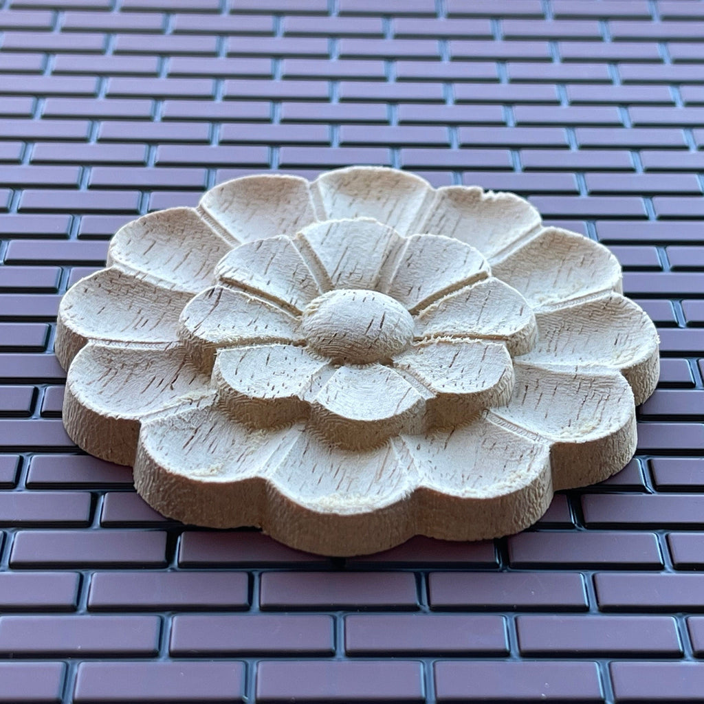 Rosace de plafond miniature pour maison de poupée à l'échelle 1:12, double épaisseur, motif floral, non peinte, diamètre 3-1/16 pouces (moyen)