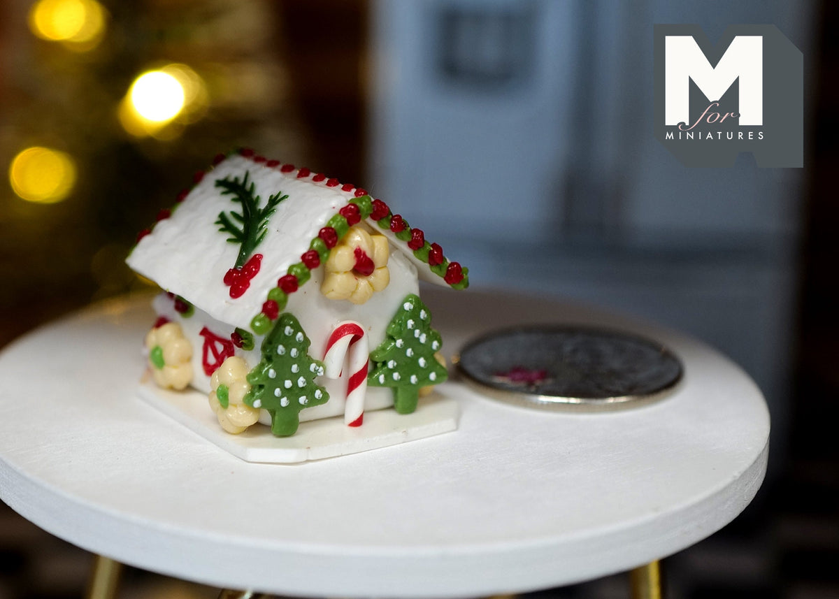 1:12 scale Dollhouse Miniature Christmas Gingerbread House Gingerbread Santa Clause J027