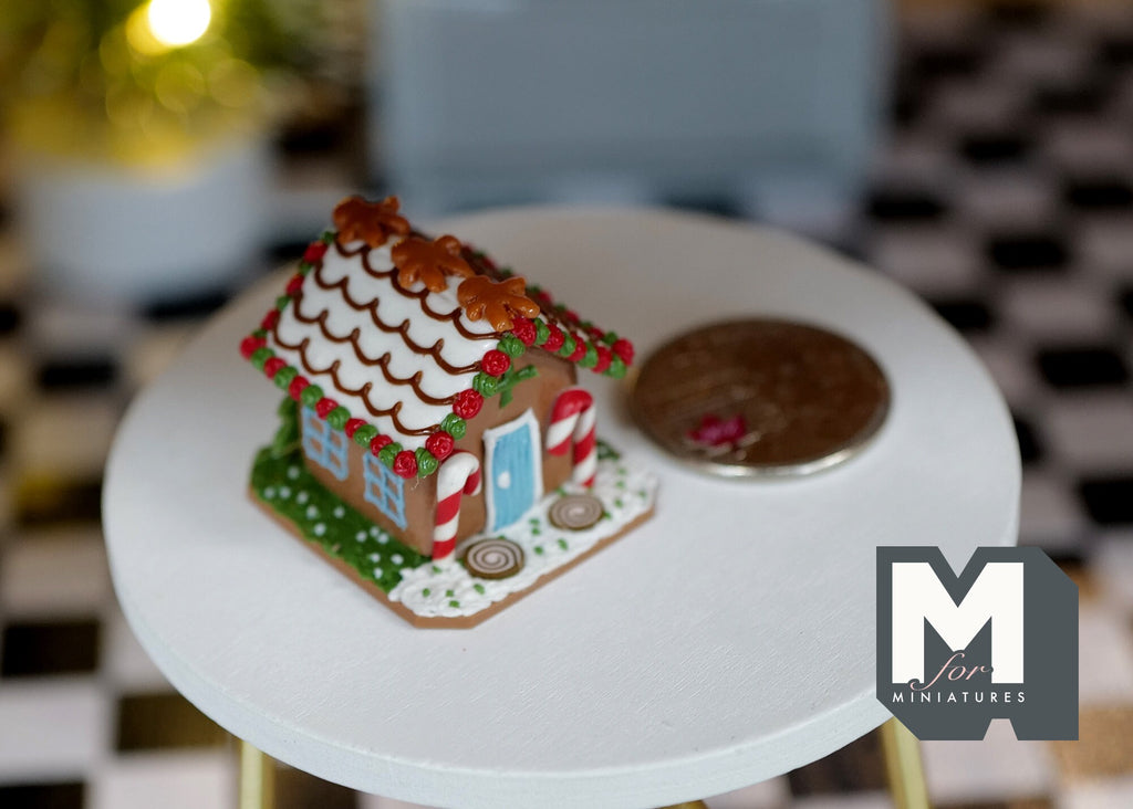 1:12 scale Dollhouse Miniature Christmas Gingerbread House Gingerbread Santa Clause J027