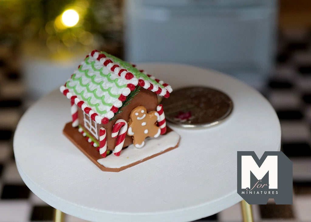 1:12 scale Dollhouse Miniature Christmas Gingerbread House Gingerbread Santa Clause J027