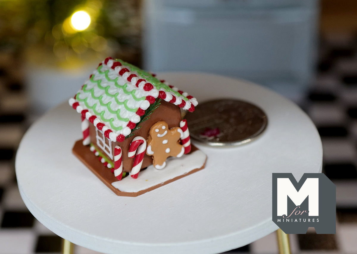 1:12 scale Dollhouse Miniature Christmas Gingerbread House Gingerbread Santa Clause J027