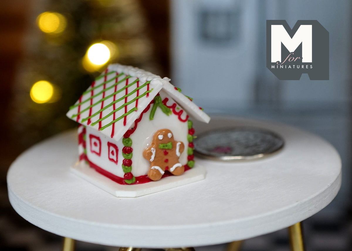 1:12 scale Dollhouse Miniature Christmas Gingerbread House Gingerbread Santa Clause J027