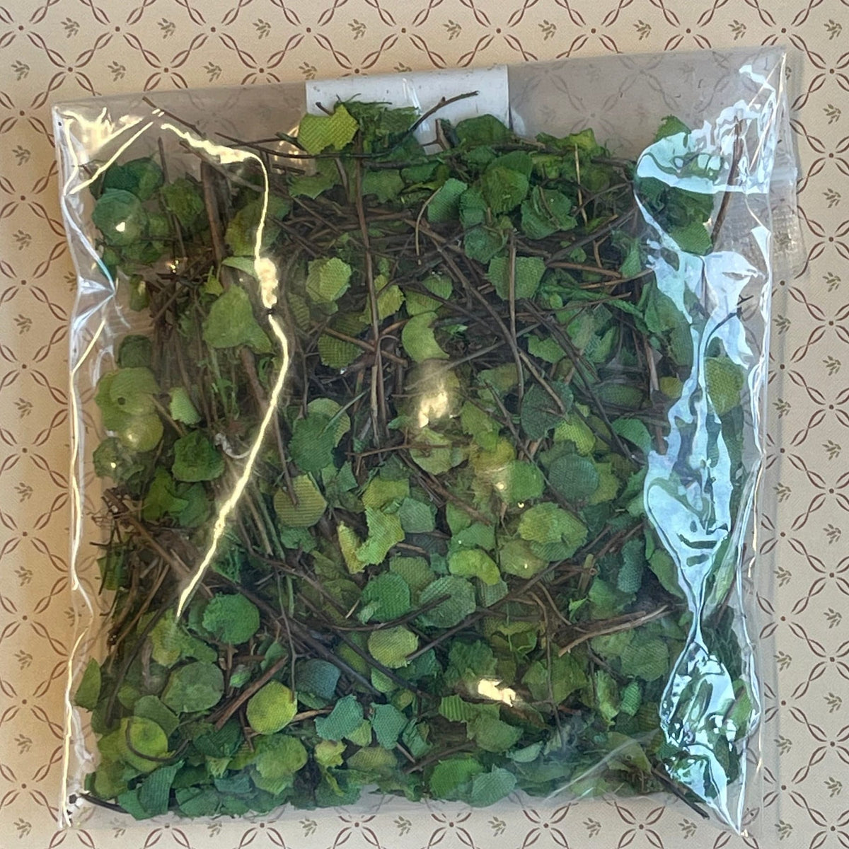 1:12 Scale Miniature Mixed Green Tree Leaves, Loose in a Bag, 6-1/2 square inch coverage, DIY Dollhouse Supply (color F)