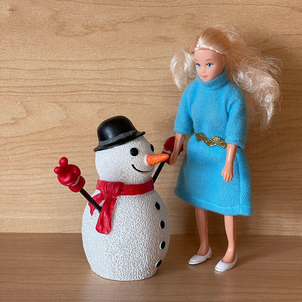 1:12 Scale Miniature Snowman with Top Hat, Red Scarf and Gloves, 3-9/16 inch tall, DIY Dollhouse Supply (cast resin)