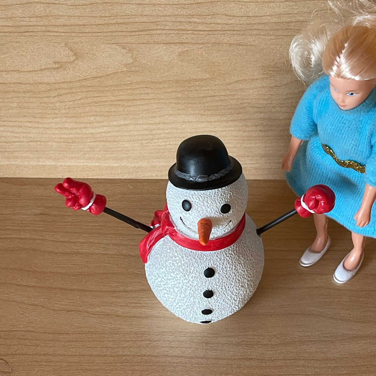 1:12 Scale Miniature Snowman with Top Hat, Red Scarf and Gloves, 3-9/16 inch tall, DIY Dollhouse Supply (cast resin)