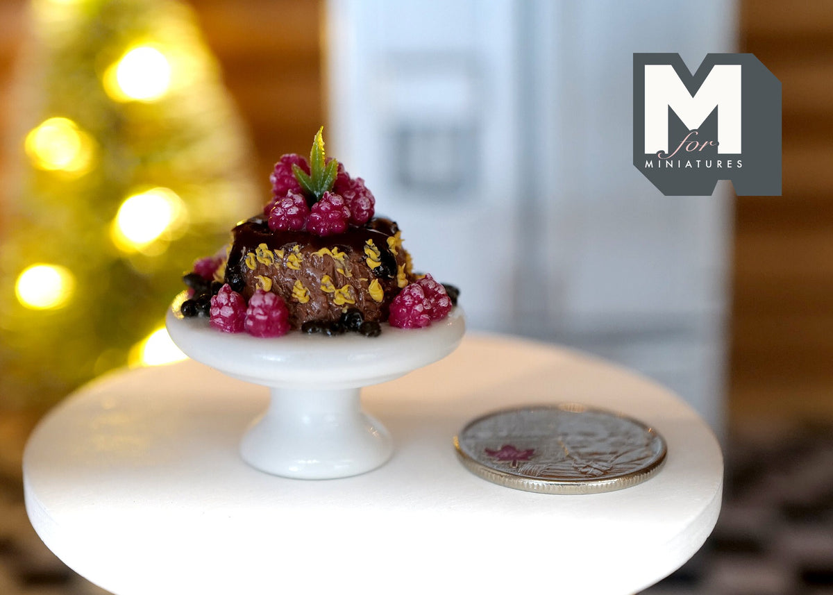 1:12 scale Dollhouse Supplies miniature Christmas Cake - J027