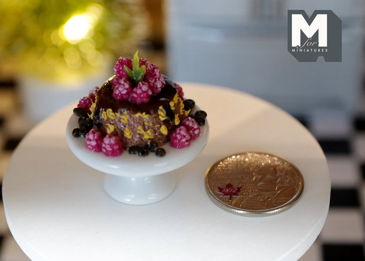 1:12 scale Dollhouse Supplies miniature Christmas Cake - J027
