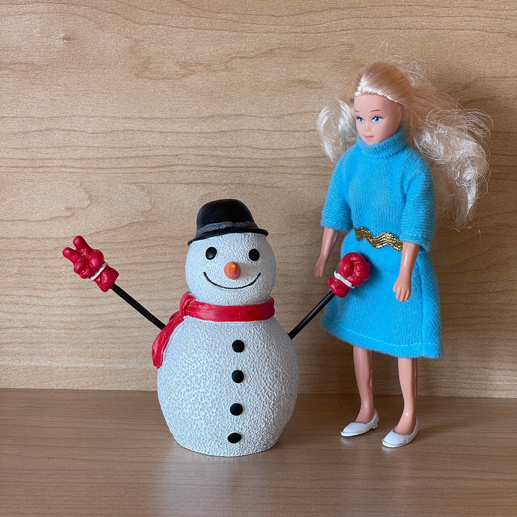 1:12 Scale Miniature Snowman with Top Hat, Red Scarf and Gloves, 3-9/16 inch tall, DIY Dollhouse Supply (cast resin)