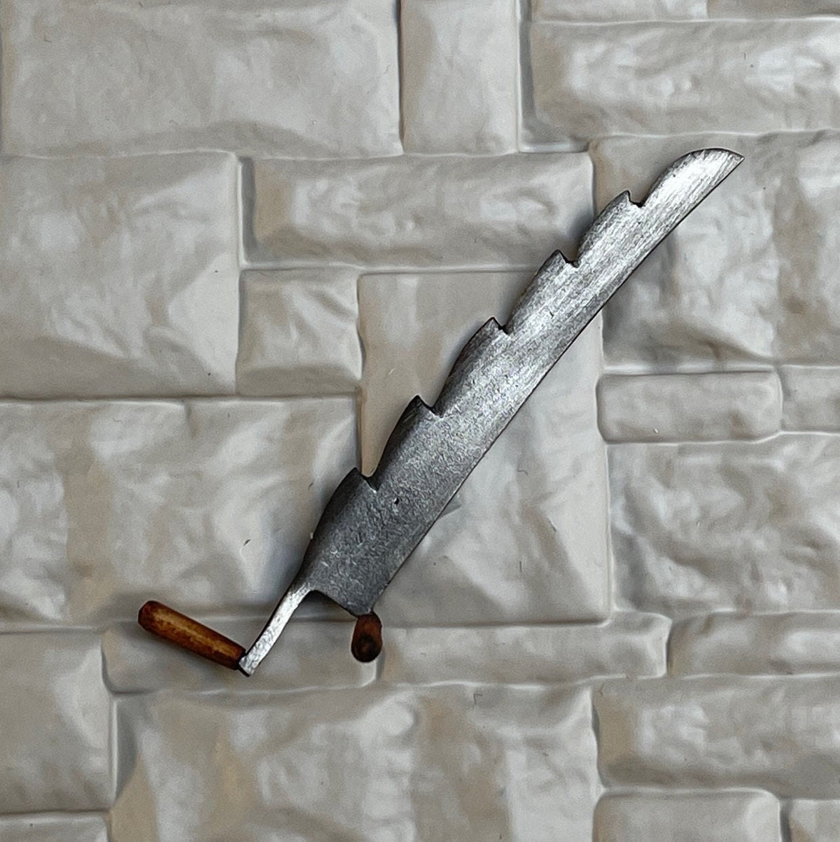 1:12 Scale Miniature Metal Hay Knife with Wood Handles, Serrated Blade, 3-1/8 inch long, DIY Dollhouse Supply
