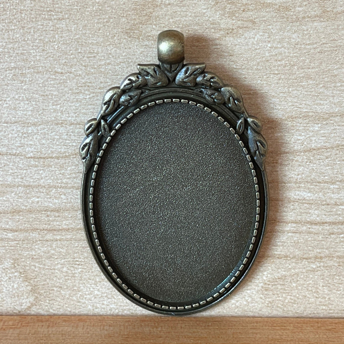 1:12 Scale Miniature Metal Ornate Oval Picture Frame with Leaf Crest and Hanging Ring, 2-3/16 inch tall, DIY Dollhouse Supply (bronze)